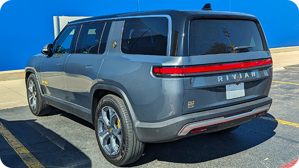 2024 Rivian R1S