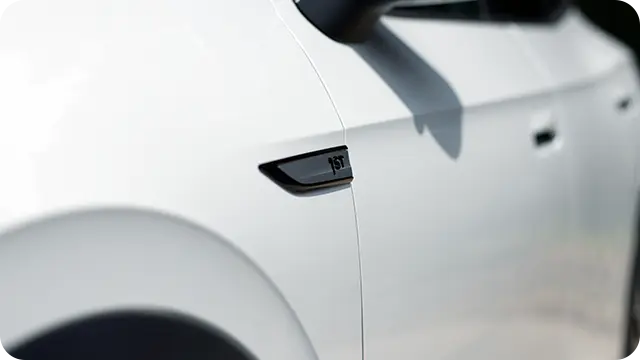 ID.4 Glacier White Metallic Paint