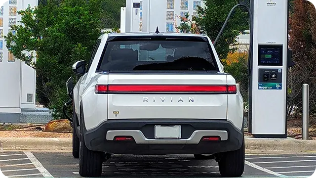 Rivian R1S Fast Charging